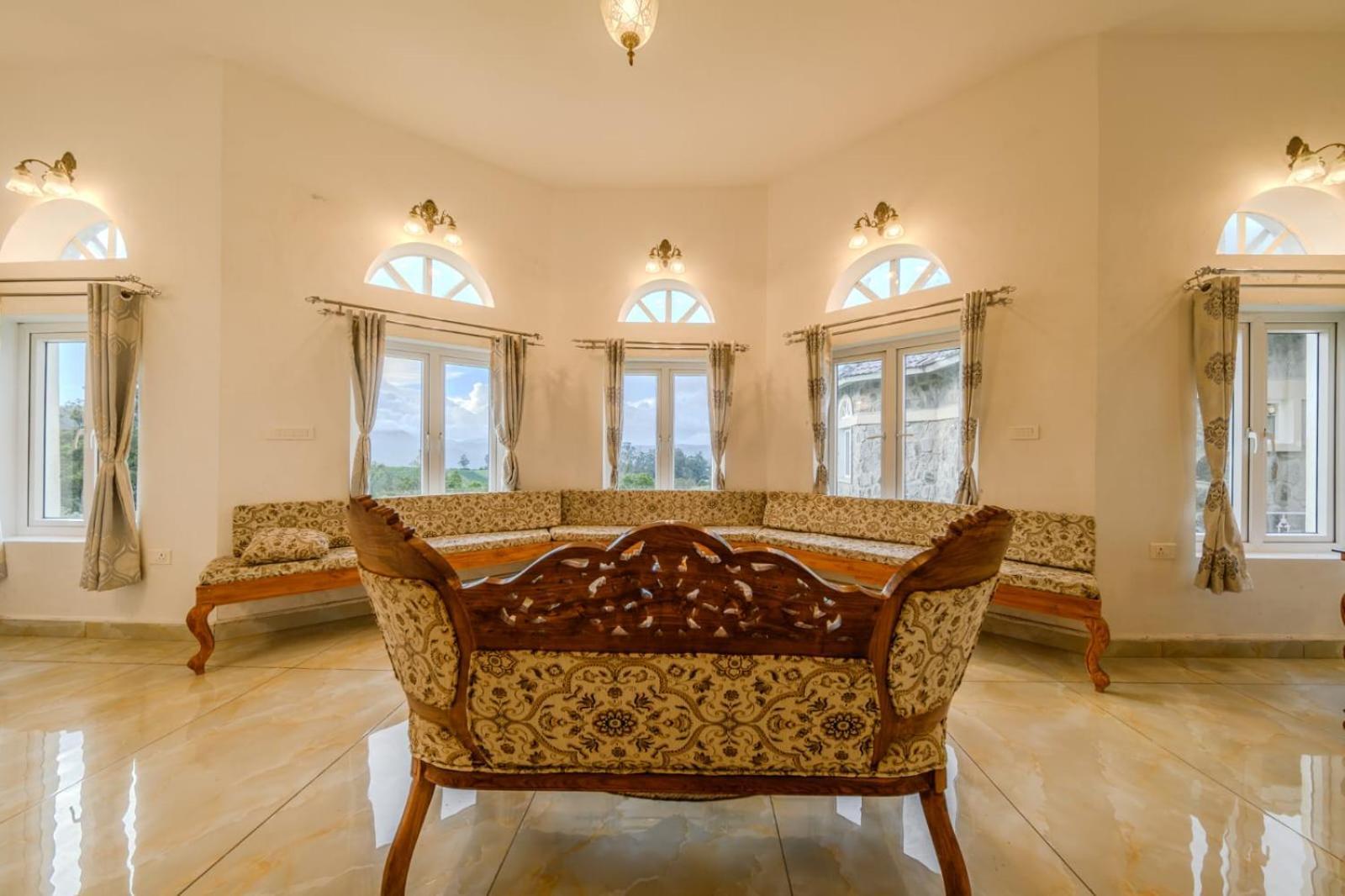 Emerald Stays Ooty By Voye Homes , Italian Luxury Near Ooty Emerald Lake 외부 사진